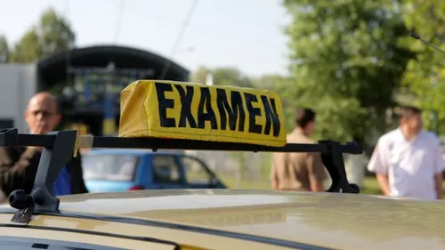 Mai puţini candidaţi care iau examenul auto. S-au înăsprit condiţiile şi nu mai merge cu şpagă