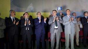 Am aflat cine l-a ”cadorisit” pe Teodor Atanasiu în ”flagrantul” filmat de Cancan.ro! Ex-ministrul Apărării recunoaşte: ”În sacoşă erau...”