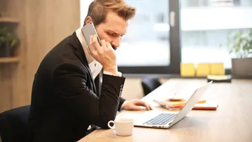 Aplicația-țeapă de pe telefon care a lăsat un român fără 30.000 de euro. Autoritățile au expus cazul din Bistrița-Năsăud