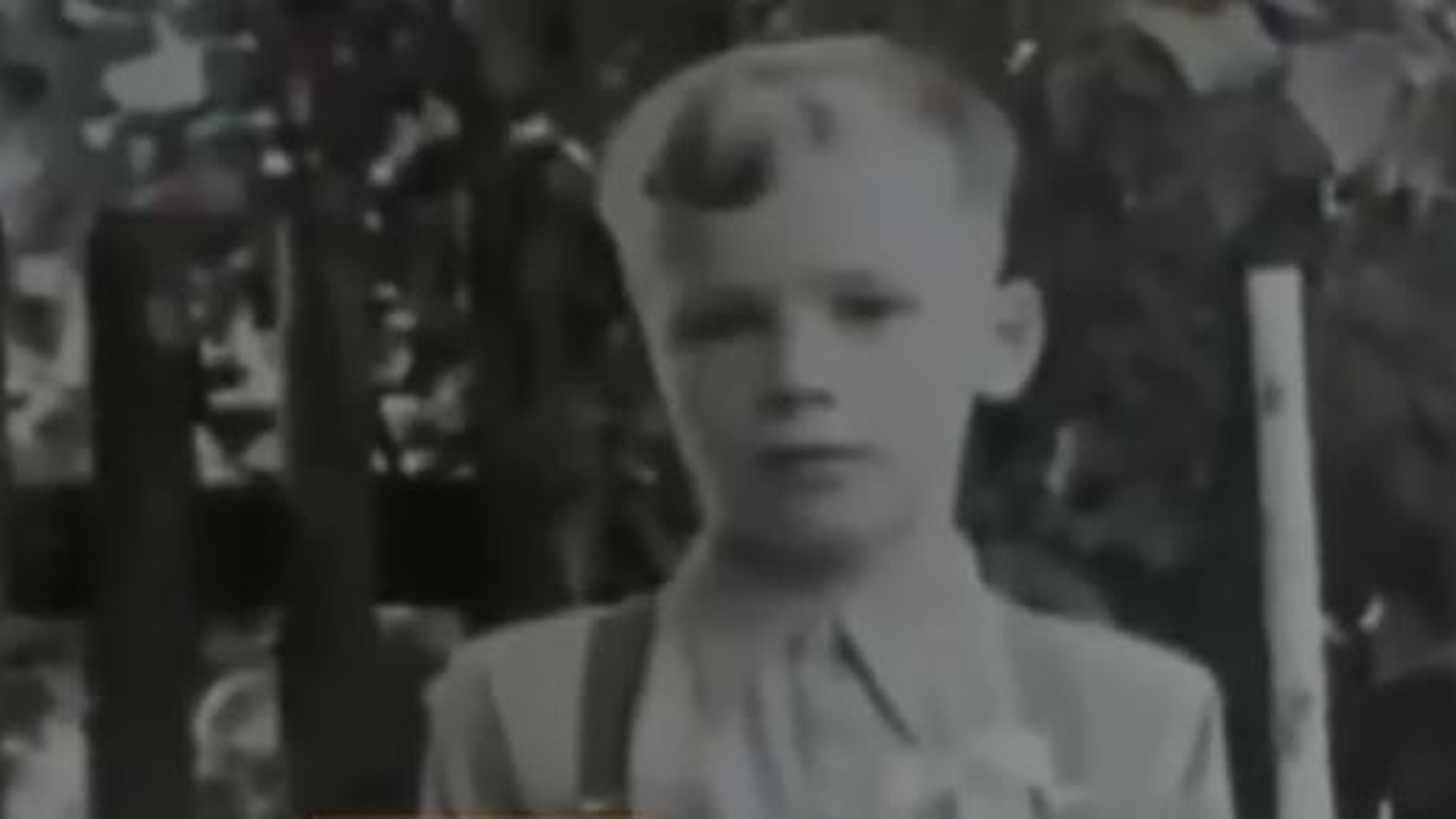 E uluitor cum a ajuns să arate un băieţel după ce a luat 30 de ani steroizi!