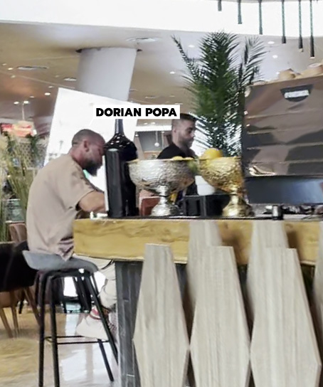 Dorian Popa bea o cafea în mall (Foto: CANCAN.RO)