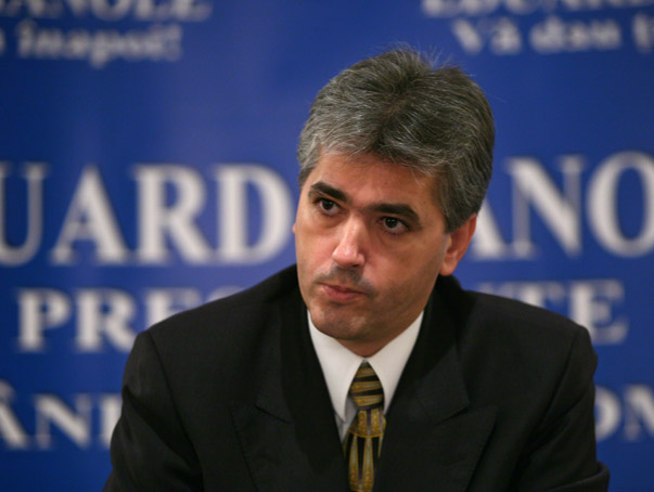 Fostul candidat la președinție Eduard Manole și soția 
își partajează averea în instanță