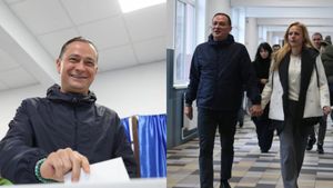 Daniel Băluță, primele declarații după vot. Candidatul PSD a venit împreună cu soția: ”Liniile de tramvai, spitalele, școlile sunt cele care contează”