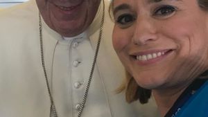 Ce l-a rugat Andreea Esca pe Papa Francisc în avion