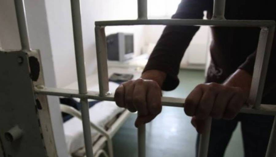 Pedofilul elvețian s-a plâns de condițiile din închisoare