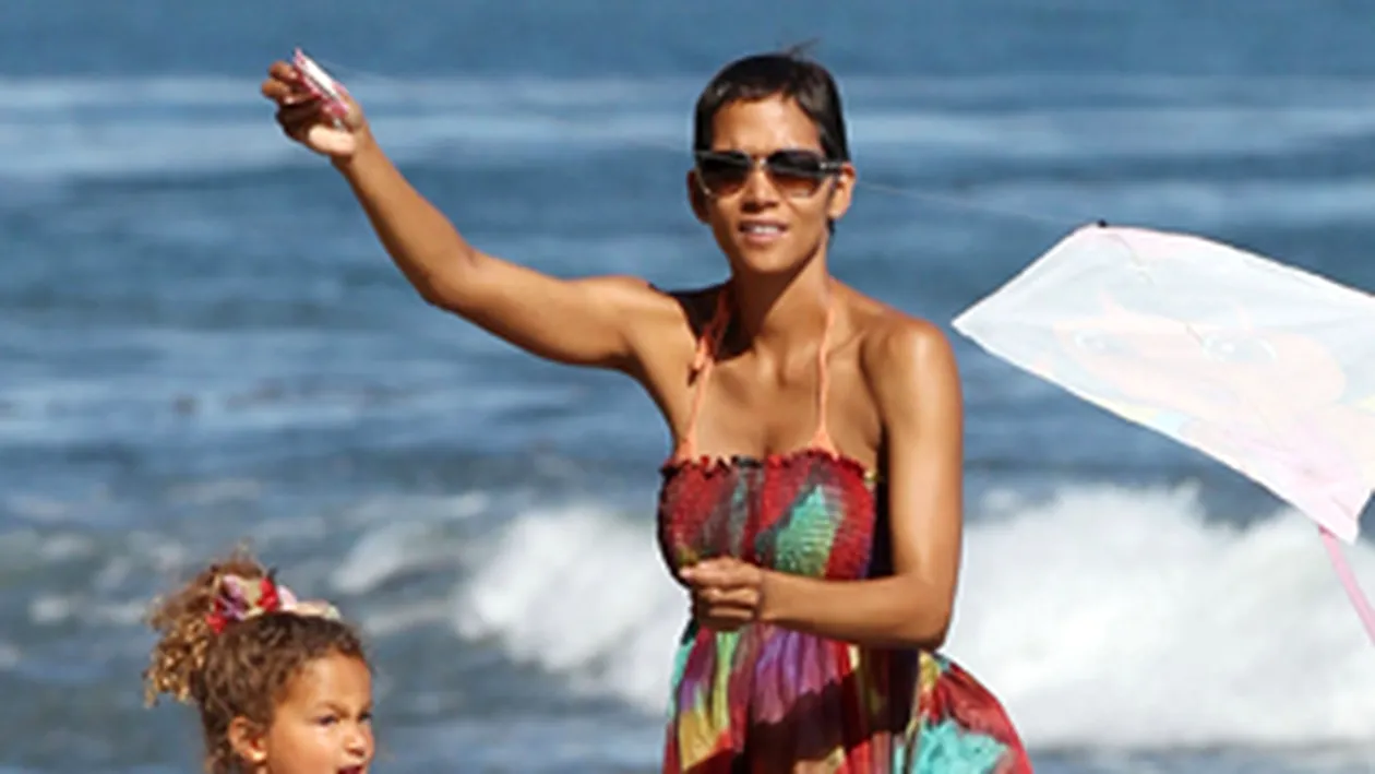 Halle Berry si-a invatat fiica sa ridice zmee