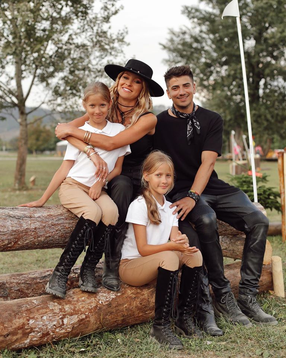 Un nou divorț răsunător în showbizul din România: “De câteva luni nu mai poartă verigheta”