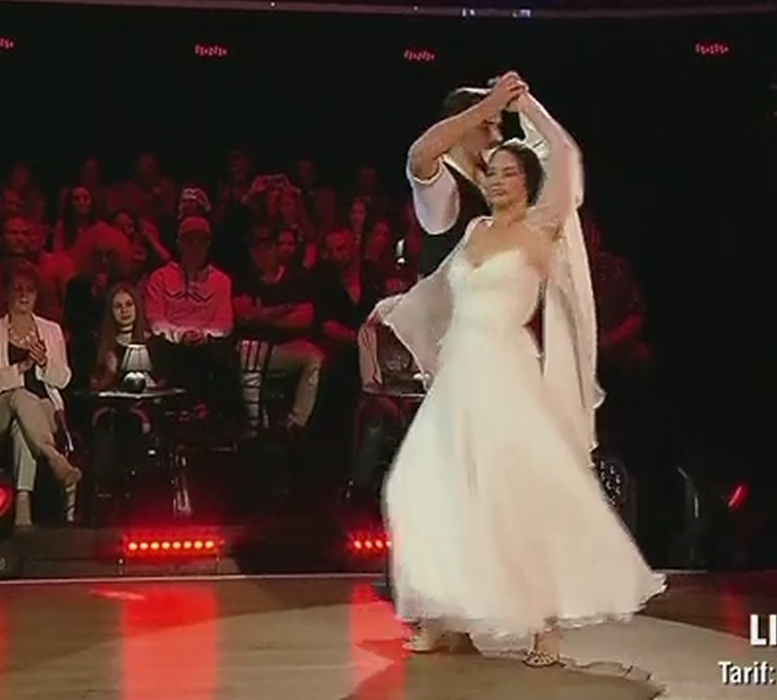 Andreea Marin, în rol de înger.