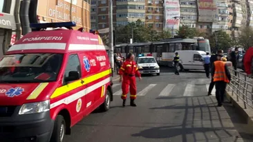Accident teribil in Bucuresti! Un autobuz a fost lovit de un tramvai iar 10 oameni au ajuns la spital!