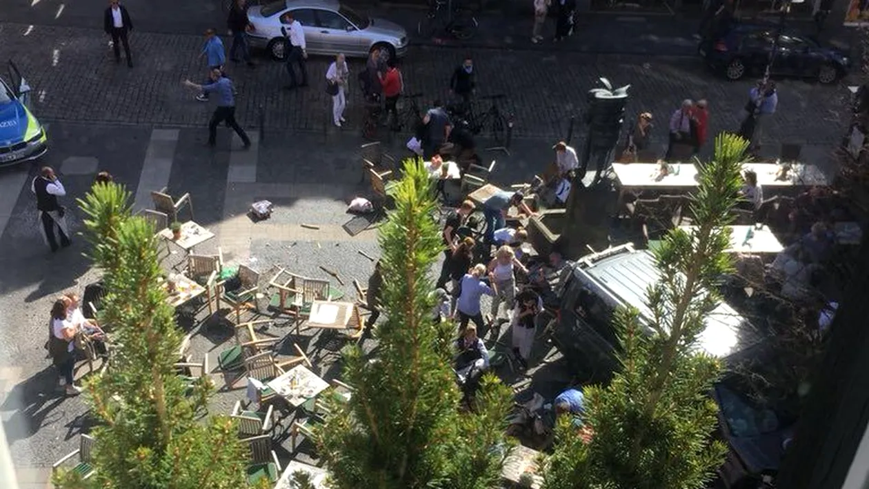 O mașină a intrat în mulțime în orașul Munster din Germania. Medicii ajută zeci de victime | UPDATE