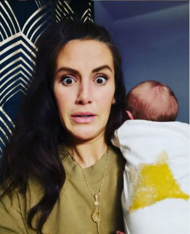 Jess Cunningham a devenit mamă pentru a cincea oară: “Copiii îl adoră pe Dudley”. Cu ce problemă delicată se confruntă după naștere | FOTO