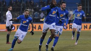 „Rechinii” înving cu emoții oltenii și rămân pe loc de play-off!