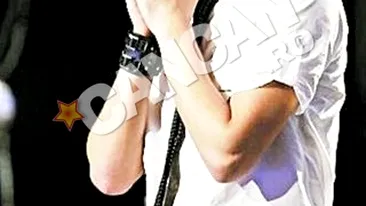 Barmanul Valentin Luca nu a putut evita copila care i-a sarit in fata. A accidentat grav o fetita