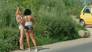 Scene revoltătoare la marginea Craiovei! Mergea cu maşina şi nu i-a venit să creadă ochilor: ”O femeie cu sânii goi, cu fata acoperita de ruşine, plângând...”