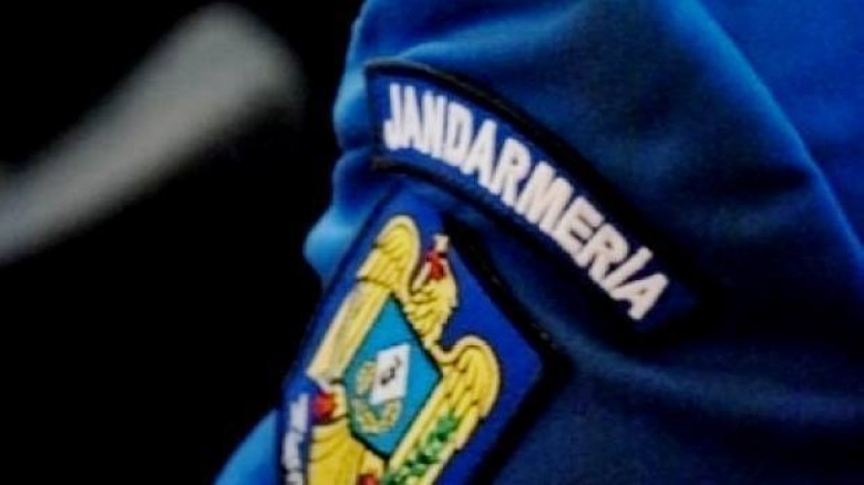 Un tânăr din Miercurea Ciuc a ieșit din carantina ca să-și cumpere un pachet de țigări și a dat nas în nas cu jandarmii. Bărbatul s-a ales cu o amendă usturătoare