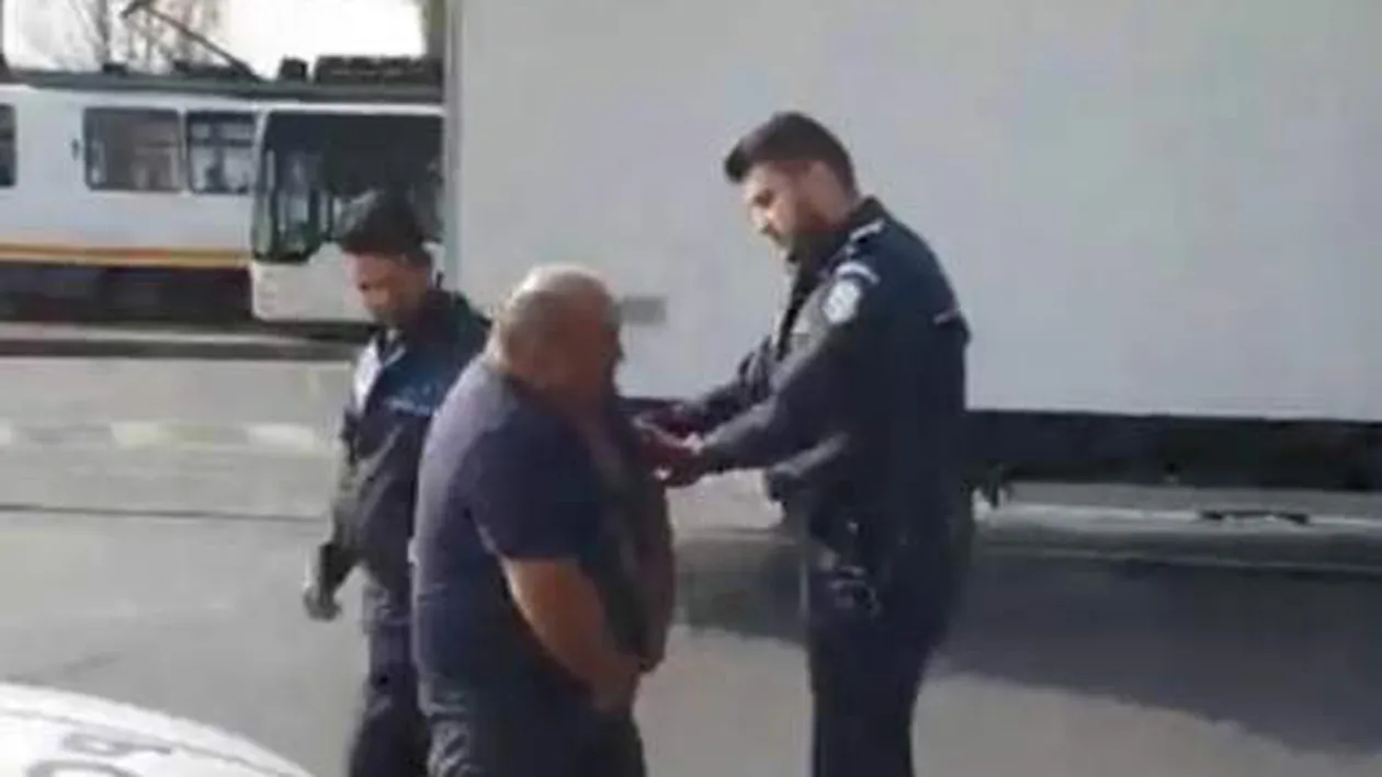 Reacția Poliției după ce un șofer a vrut să-și dea pantalonii jos în fața oamenilor legii