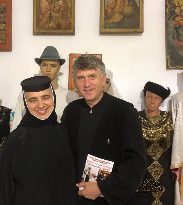 Cristian Pomohaci, din nou în haine preoțești deși a fost caterisit!