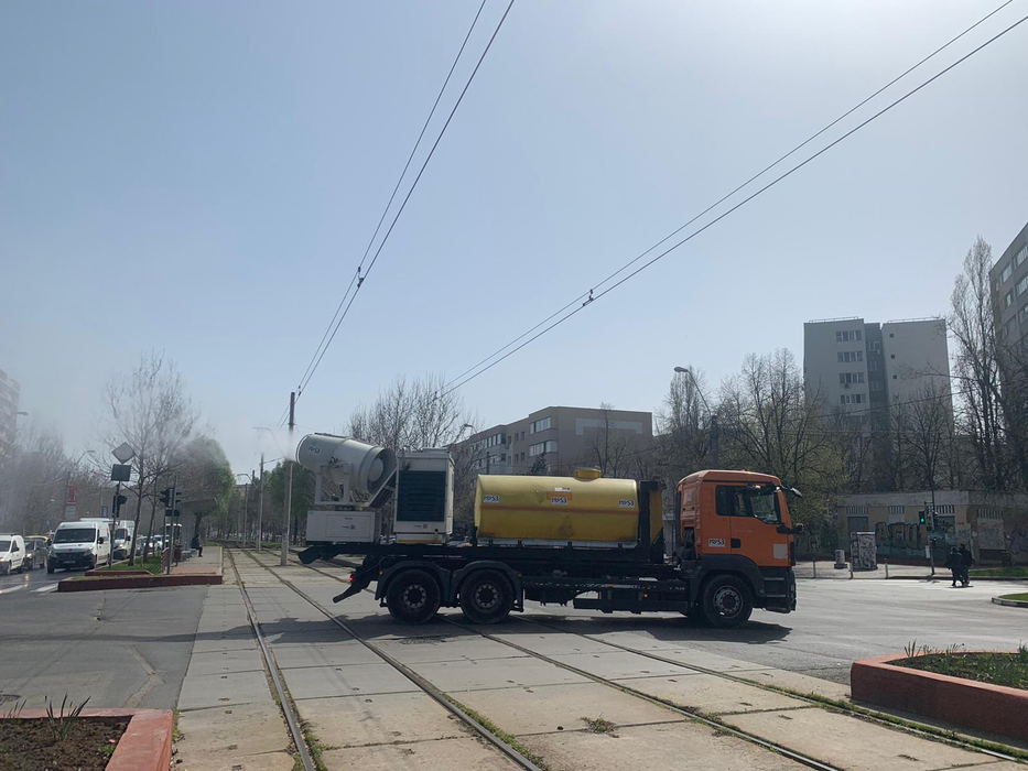 Ultima oră. În Sectorul 3 al Capitalei a început dezinfecția comunitară împotriva coronavirusului | GALERIE FOTO
