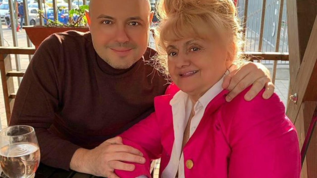 Mihai Mitoșeru, alături de mama lui, Camelia Mitoșeru