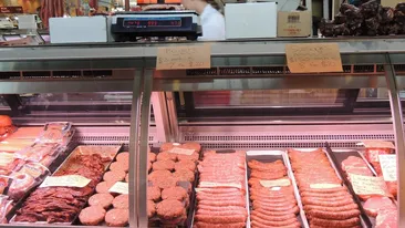 Produse expirate și reetichetate într-o carmangerie din Cluj. Protecția Consumatorului s-a sesizat în urma unor reclamații apărute în spațiul public