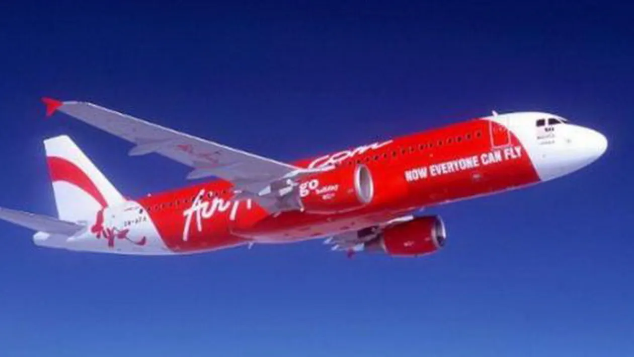 Care este ULTIMA fotografie postata de Facebook de capitanul avionului DISPARUT in drum spre Singapore! Era in avion si..