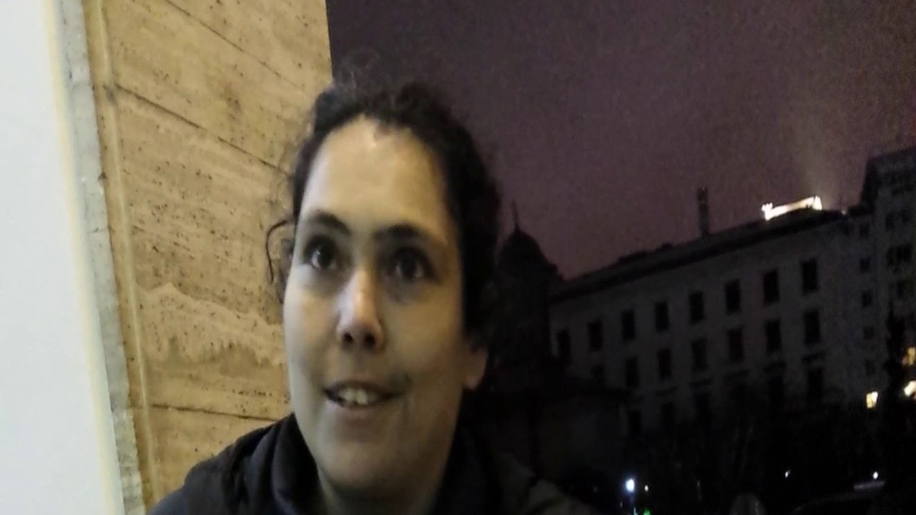 Ioana Tufaru a pus ochii pe Florin Salam. L-a asteptat trei ore in frig si ploaie, dar nu ca sa ii ceara un autograf!