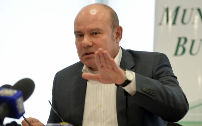 Fostul șef al Secției, dr. Gheorghe Iana, a intrat în vară în concediu fără plată, după ce conducerea unității medicale l-a destituit
