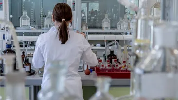 Ce sunt chimicalele veșnice și cât de mult ne afectează sănătatea! Se găsesc în produsele pe care românii le folosesc zilnic