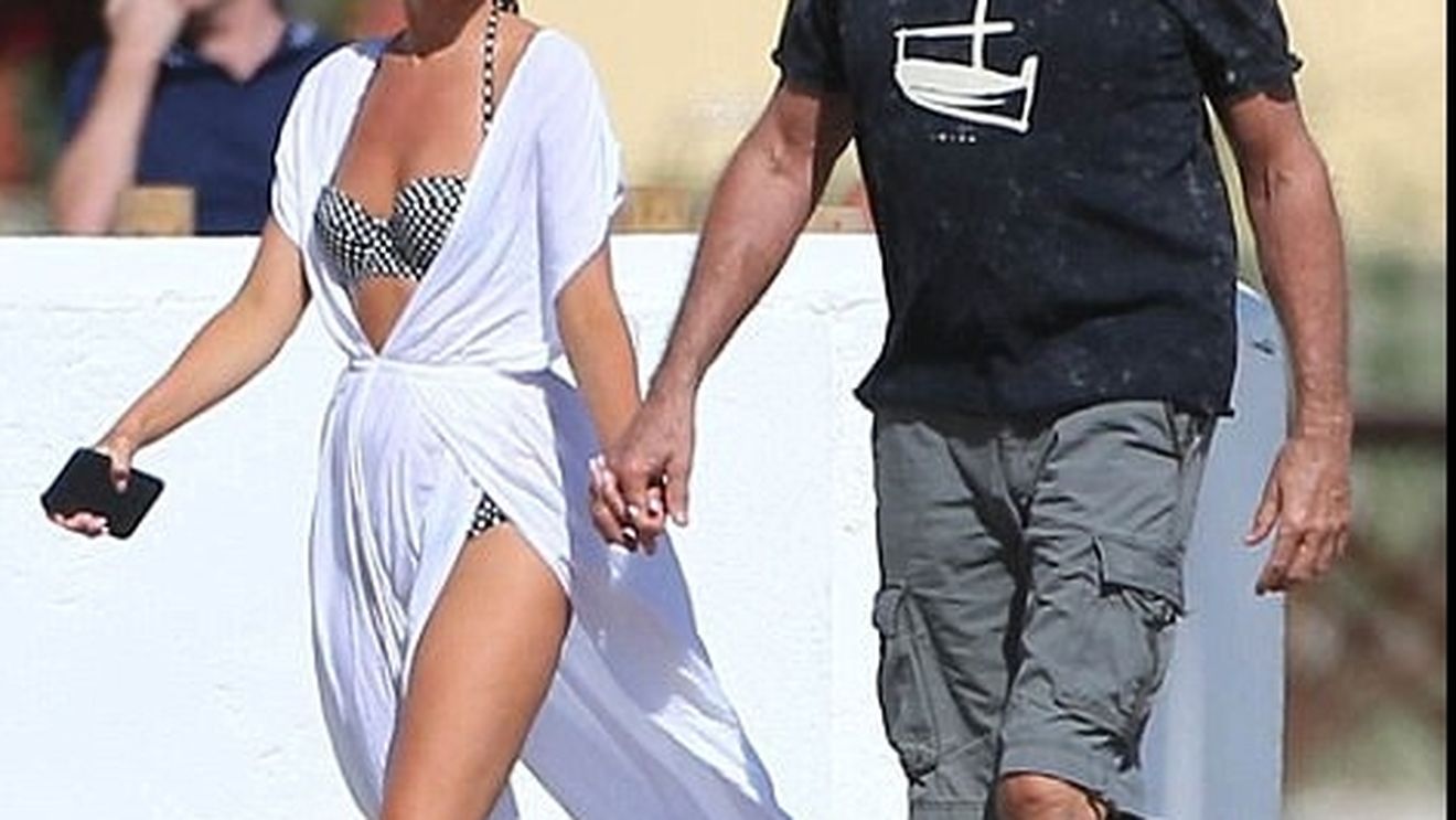 David Hasselhoff, fosta stea din serialul "Baywatch", se însoară. Cine este iubita sa