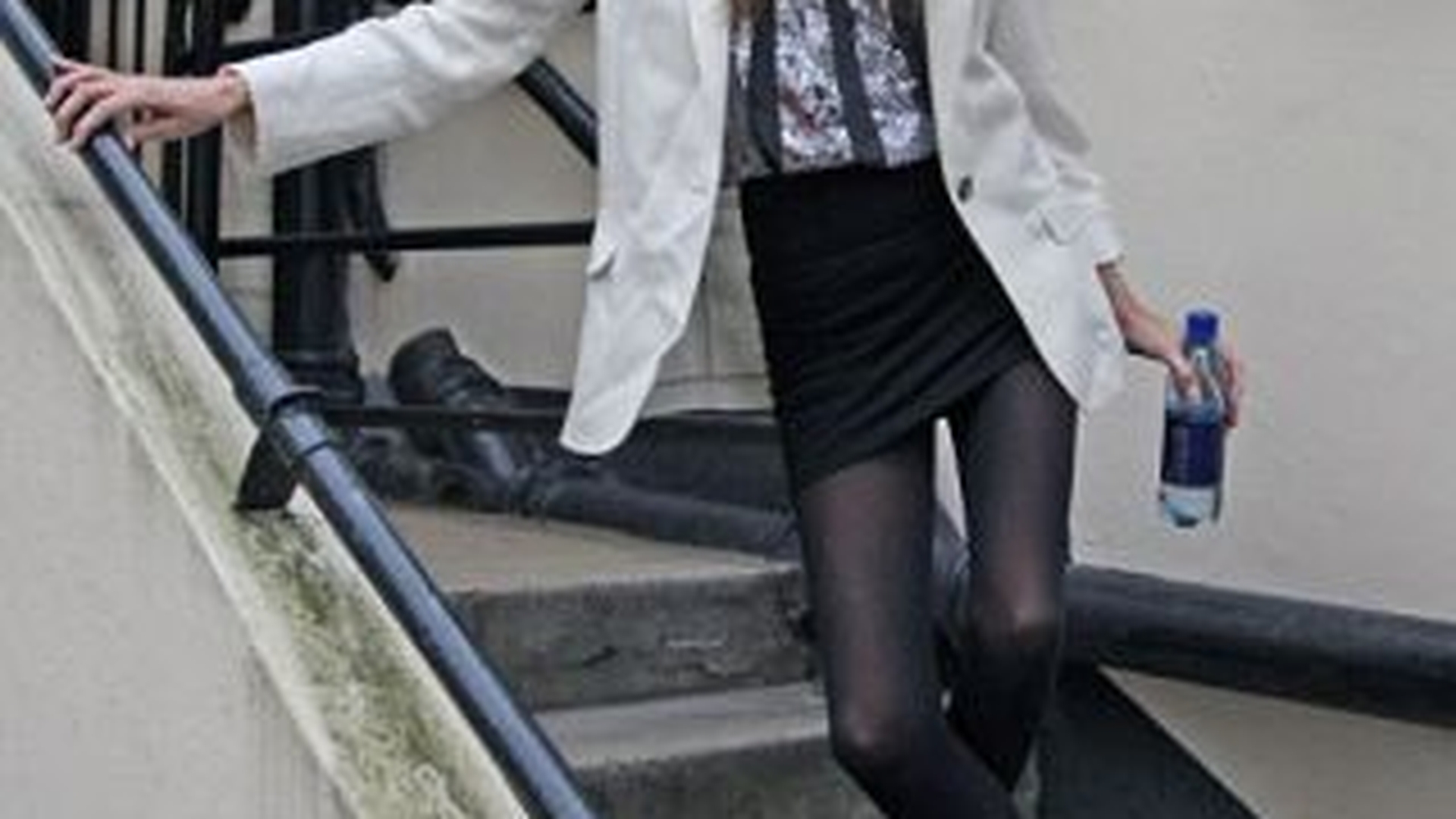 Nadine Coyle si-a pierdut pantoful pe drum