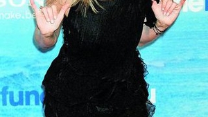 Aniston sare la gatul lui Jolie: "Ia-ti labele de pe barbatul meu!"