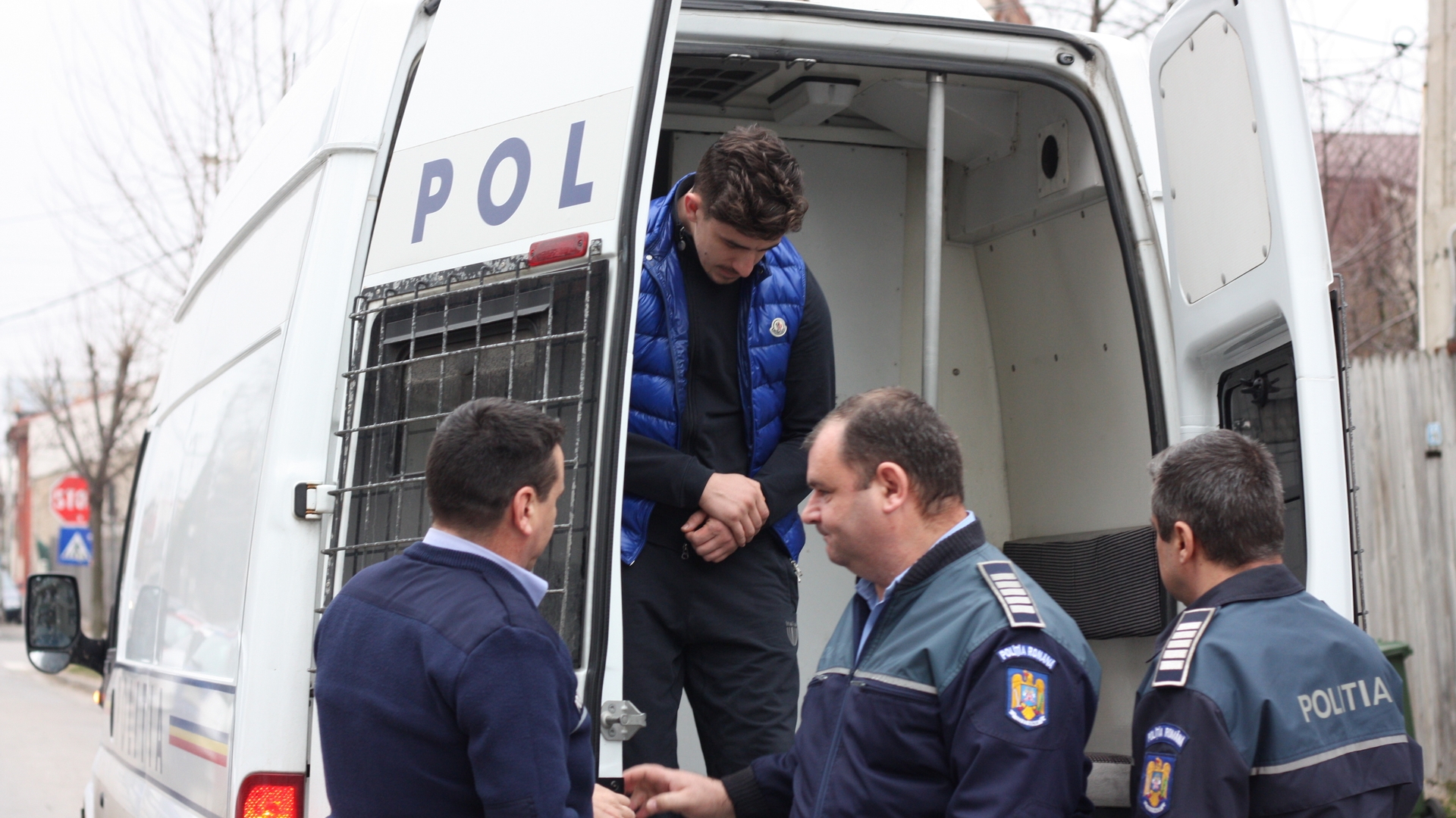 Fiul unei judecătoare din Craiova a fost arestat pentru că a încălcat prevederile controlului judiciar. În ce scandaluri a fost implicat Andrei Lazăr