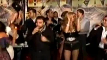 VIDEO! Florin Salam are pe sufletul petrecerii in el! S-a tinut de mana si s-a distrat cu Bianca Dragusanu de Bulgaria