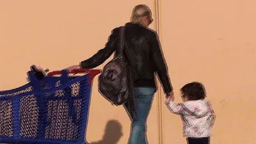 Imagini incredibile cu sotia lui Marcel Pavel! Fosta balerina este o mama foarte grijulie