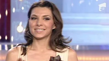 Uite-o pe Sorana (ex-A.S.I.A.) in costum de baie! Imi place sa stau goala!