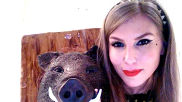 Corina a primit un cadou mai diferit de ziua ei: un cap de porc mistret!