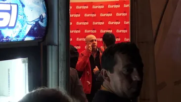 Banica era sa urce murdar pe scena! Vezi cine l-a salvat in ultima secunda de la o situatie penibila!