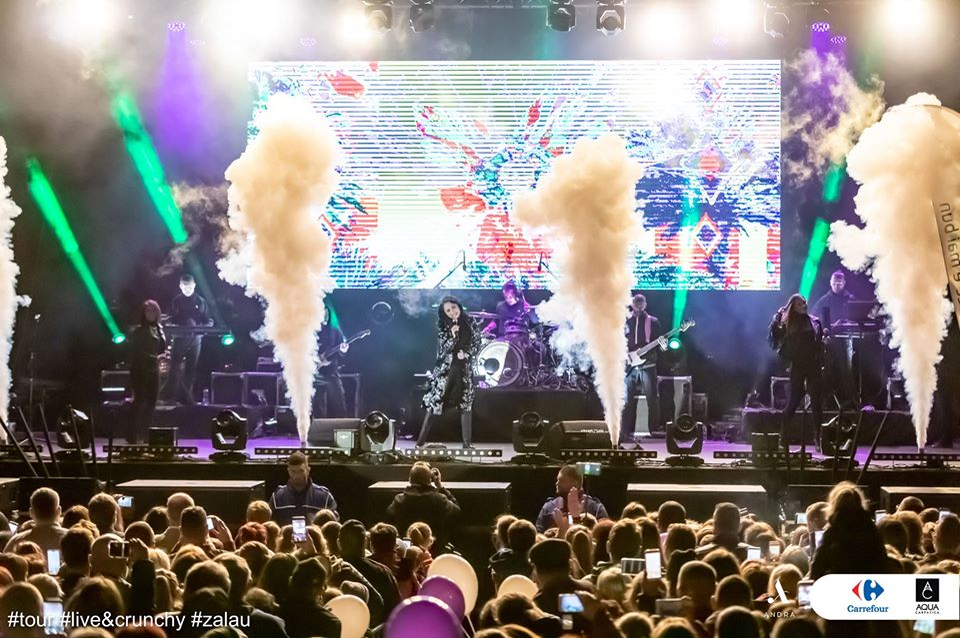 Surpriză! Andra Măruță chiar e însărcinată?! A apărut cu burtica pe scenă, la ultimul concert