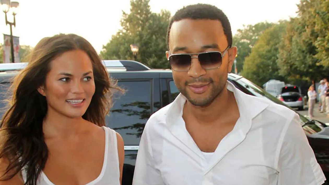 Cantaretul John Legend si logodnica lui s-au casatorit in Italia