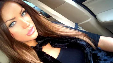 “Ce curbe are!” Bianca, apariţie incendiară la o petrecere cu ştaif