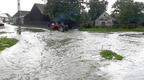 Cod portocaliu de inundații pe râuri din Gorj și Hunedoara