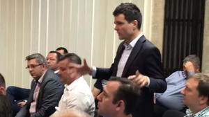 Nicușor Dan, aplaudat la scenă deschisă de taximetriștii nemulțumiți de aplicații