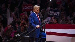 Donald Trump i-a atacat din nou pe imigranți, la ultimul miting electoral. Elon Musk i-a fost alături