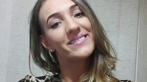 După ce l-a înşelat pe HAMUDE, LOREDANA a făcut publică imaginea. Fanii au reacţionat imediat: „Casă de piatră!“