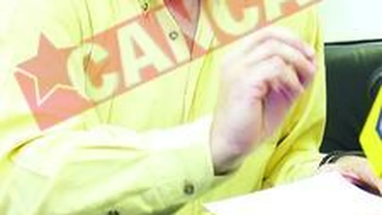 Sefii serviciilor ar Trebui demisi