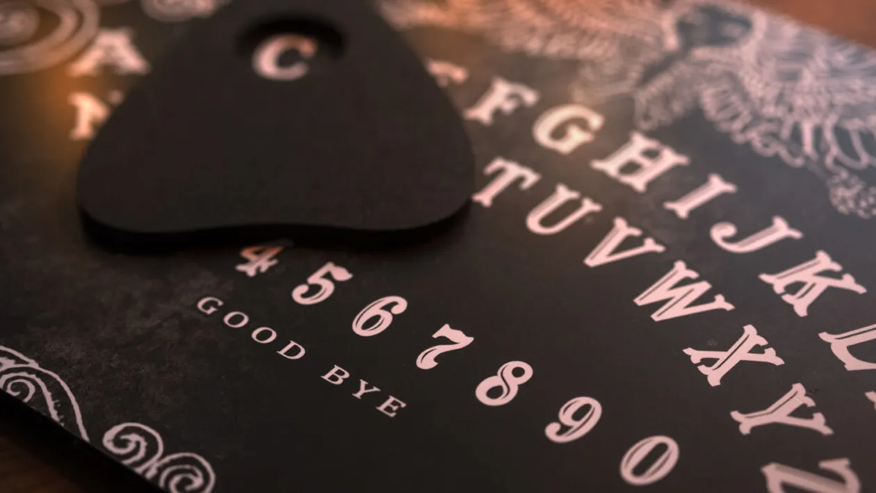 Horoscop rune 17 decembrie 2025! Laguz le schimbă energia și magnetismul acestor persoane