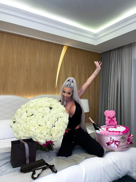 Loredana Chivu, jefuită într-o parcare din București. Blonda era împreună cu Ana Maria Mocanu: “Aveam bunuri de valoare, cheile de la casă”