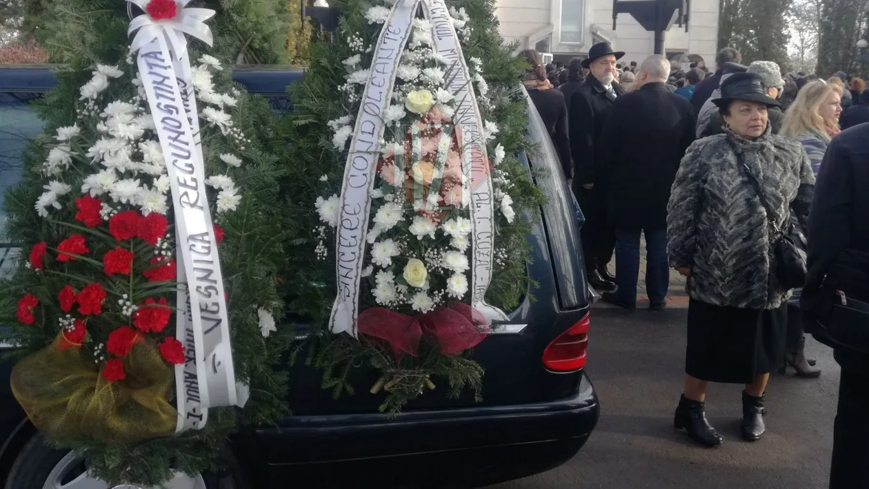 Durere fără margini pentru familia şi prietenii soţilor Maleon! Primele imagini de la înmormântare