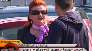 VIDEO De ziua ei, Maria Carneci a flirtat cu un tanar in parcarea unui mall, la doi pasi de sotul ei: "Deci vrei perversitati de-astea?"