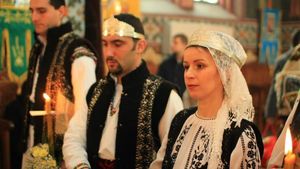 Au dat rochia de mireasa si costumul de ginerica pe straie traditionale! Imaginile care au uluit internetul cu frumusetea lor